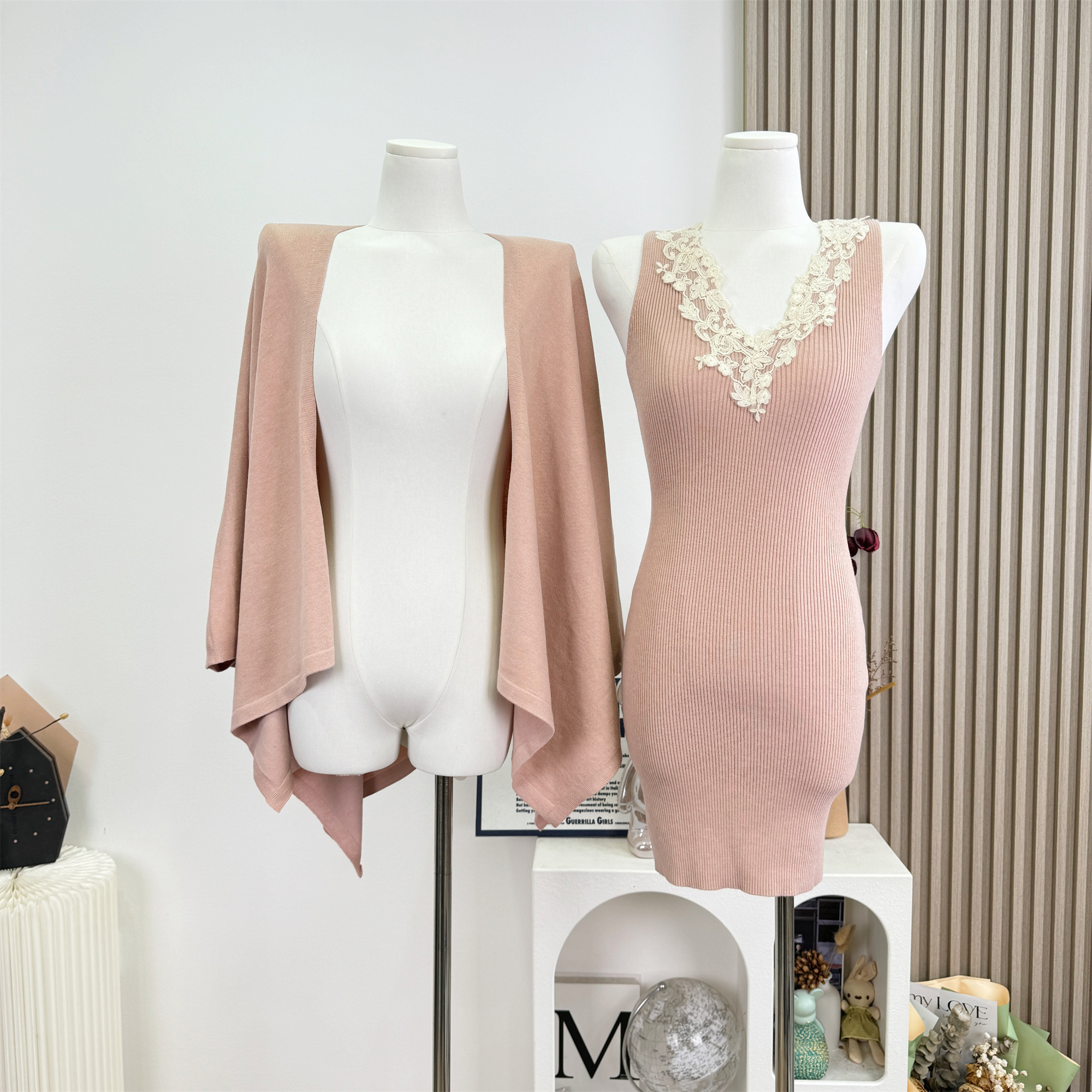 Hotdog Spicy Love Letter Two-Color Lace V-Neck Dress Elegant Knit Set for Women - Image 3